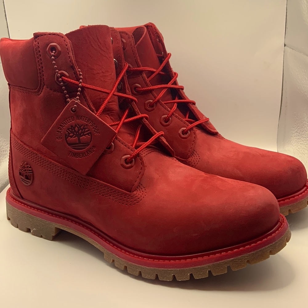 Timberlands NEW women leather boots red size 9.5
